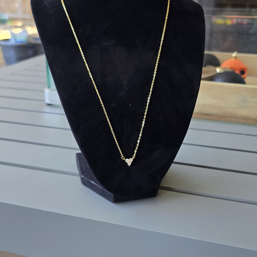 Elegant Gold Necklace with Heart Pendant
